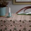 BUNGALOW - Tischtuch Rund – Komati Rose - Bedruckte Tischdecke aus Baumwolle